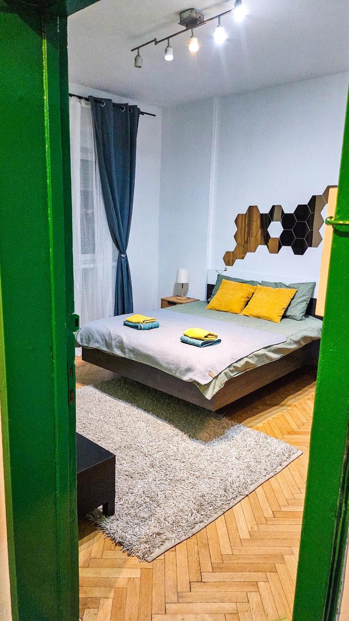 Downtown Tiny Houses Near Cismigiu Gardens Bucharest Luaran gambar